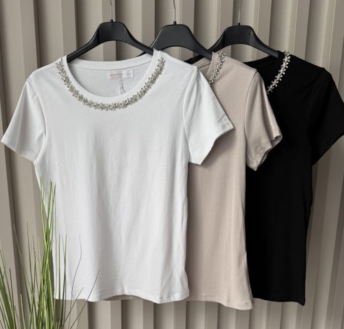 Strasszköves nyakdíszített női póló