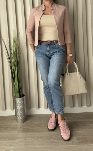 „Elegance Soft Touch női rövid blézer – stílusos alapdarab 