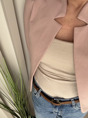 „Elegance Soft Touch női rövid blézer – stílusos alapdarab 