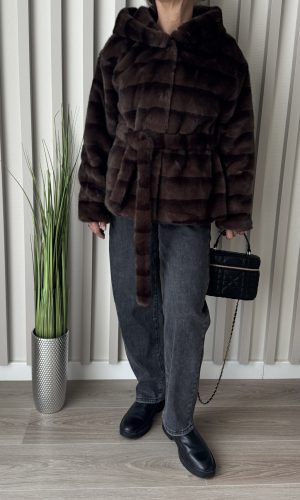 ???? Téli Luxus Műszőrme Kabát Övvel – Kapucnis, Puha Bézs / Csokoládébarna