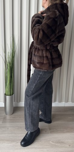 ???? Téli Luxus Műszőrme Kabát Övvel – Kapucnis, Puha Bézs / Csokoládébarna