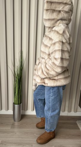 ???? Téli Luxus Műszőrme Kabát Övvel – Kapucnis, Puha Bézs / Csokoládébarna