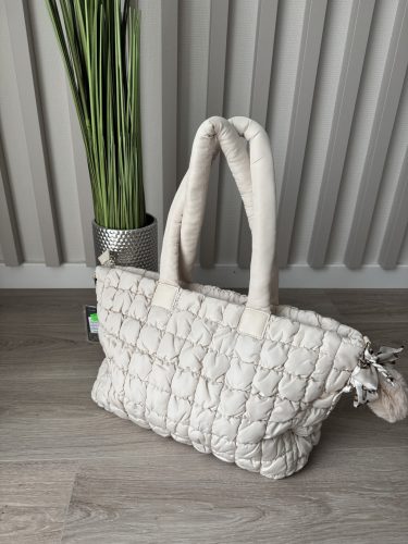 Steppelt női kézitáska – puha párnázott shopper táska pompon díszítéssel (bézs, barna, csokoládébarna)