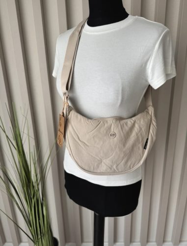 Félhold alakú crossbody válltáska