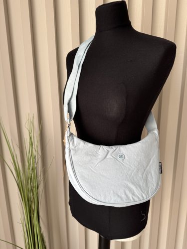 Félhold alakú crossbody válltáska