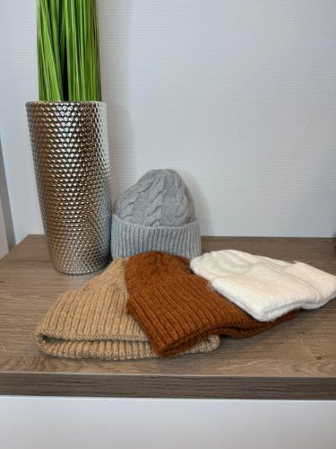 Csavart mintás kötött sapka