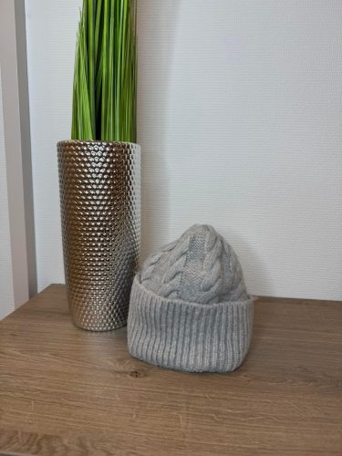 Csavart mintás kötött sapka