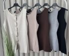 Golden Button Knit – ujjatlan, hosszított gombos női mellény