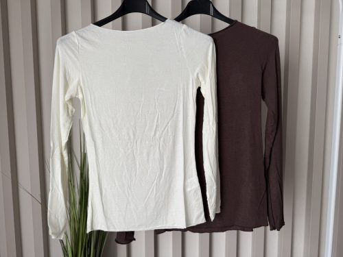 Extra finom anyagú csónaknyakú felső